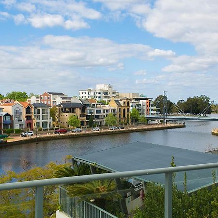 East Perth Suites Hotel Bagian luar foto