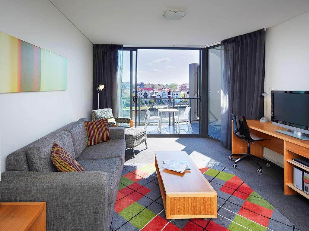 East Perth Suites Hotel Bagian luar foto