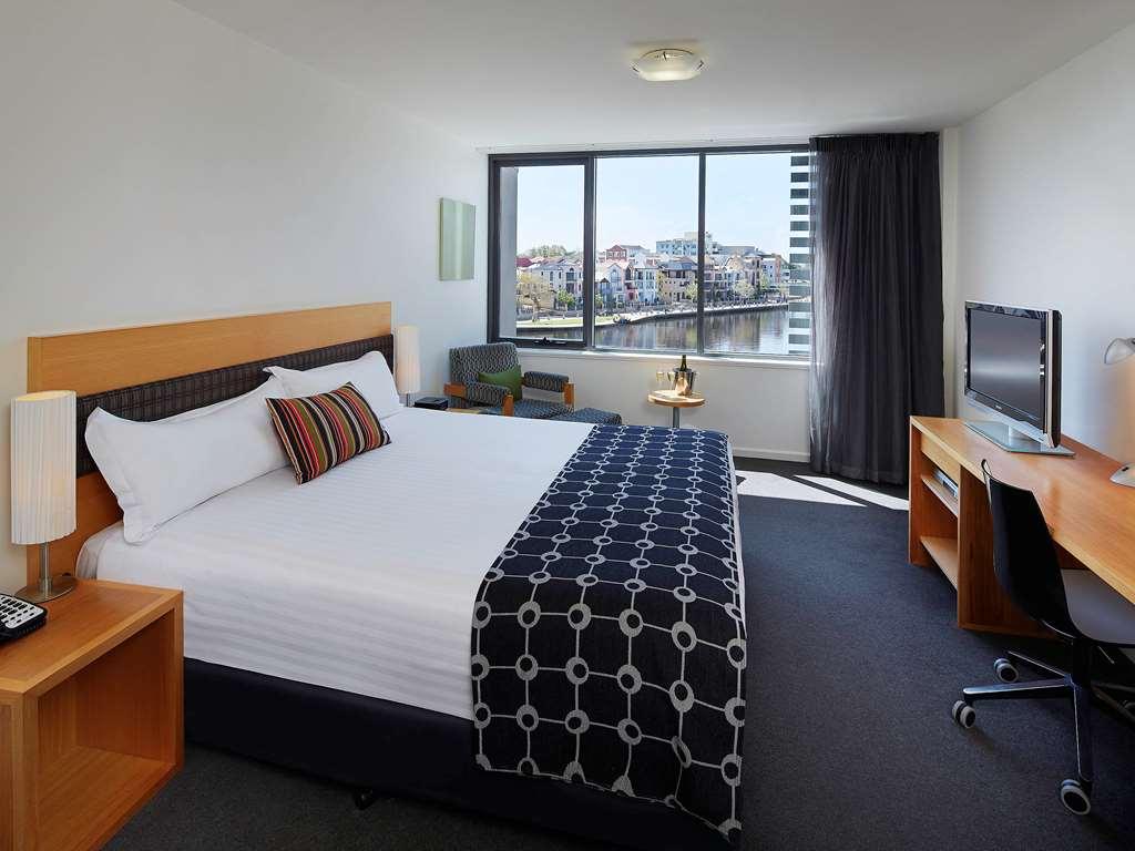 East Perth Suites Hotel Bagian luar foto