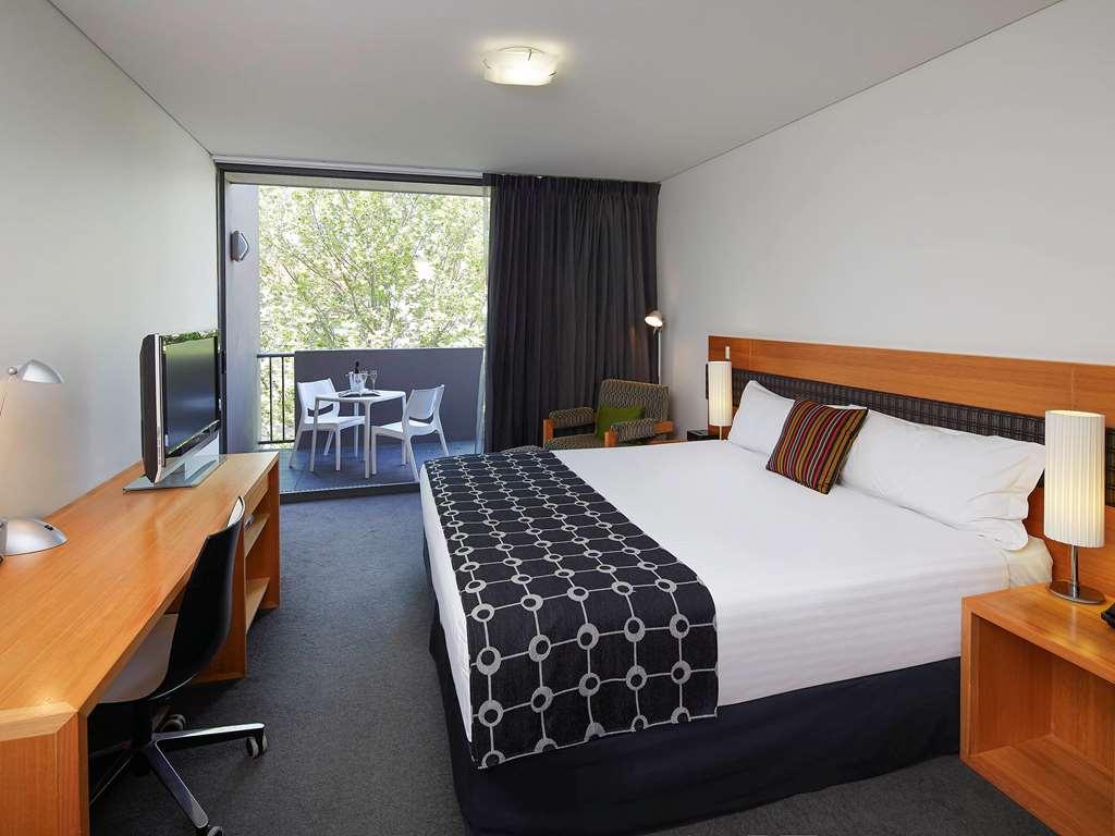East Perth Suites Hotel Bagian luar foto