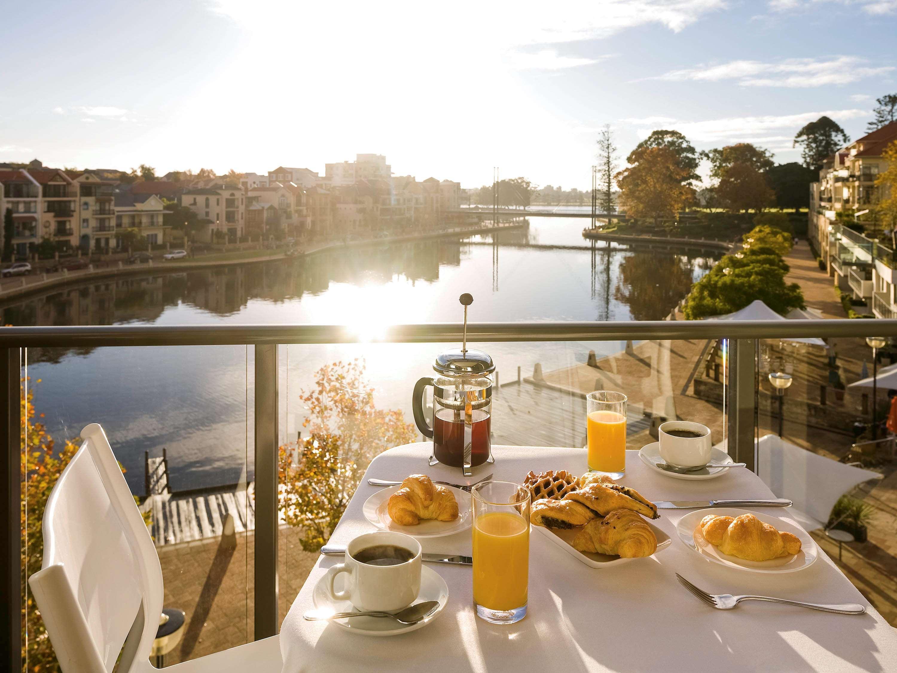 East Perth Suites Hotel Bagian luar foto