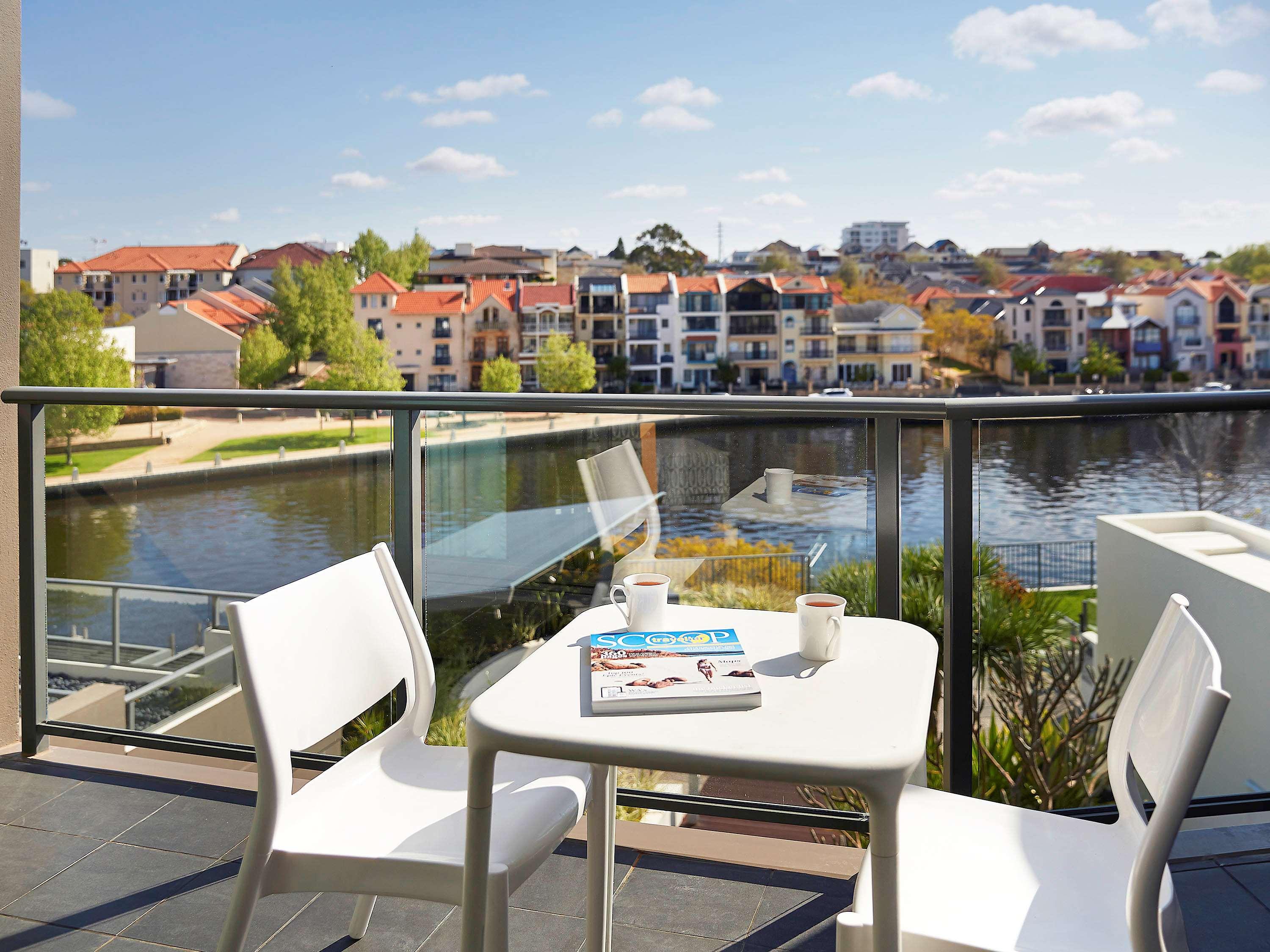 East Perth Suites Hotel Bagian luar foto