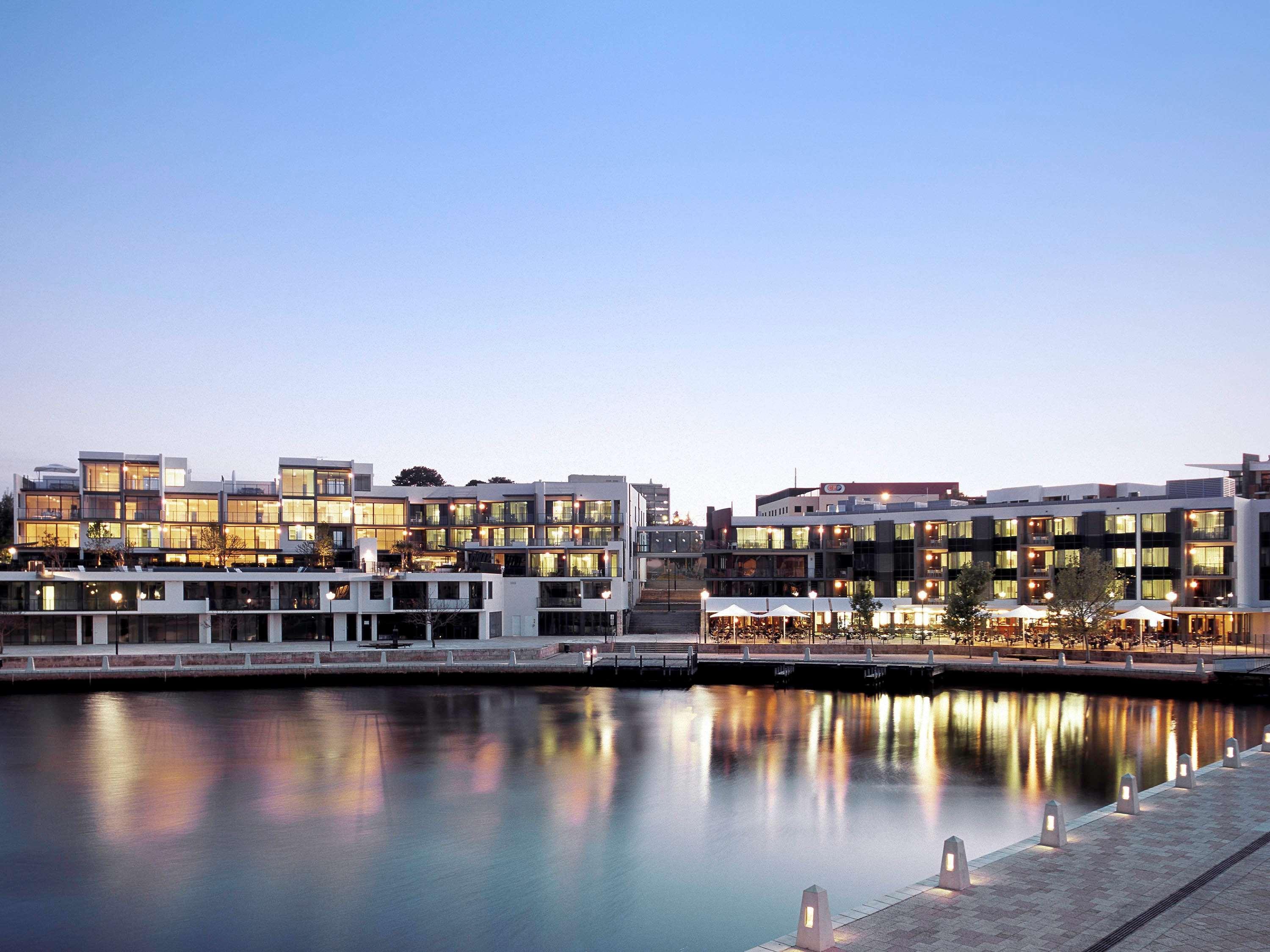 East Perth Suites Hotel Bagian luar foto