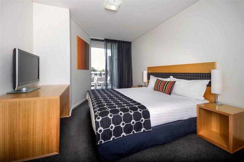 East Perth Suites Hotel Bagian luar foto
