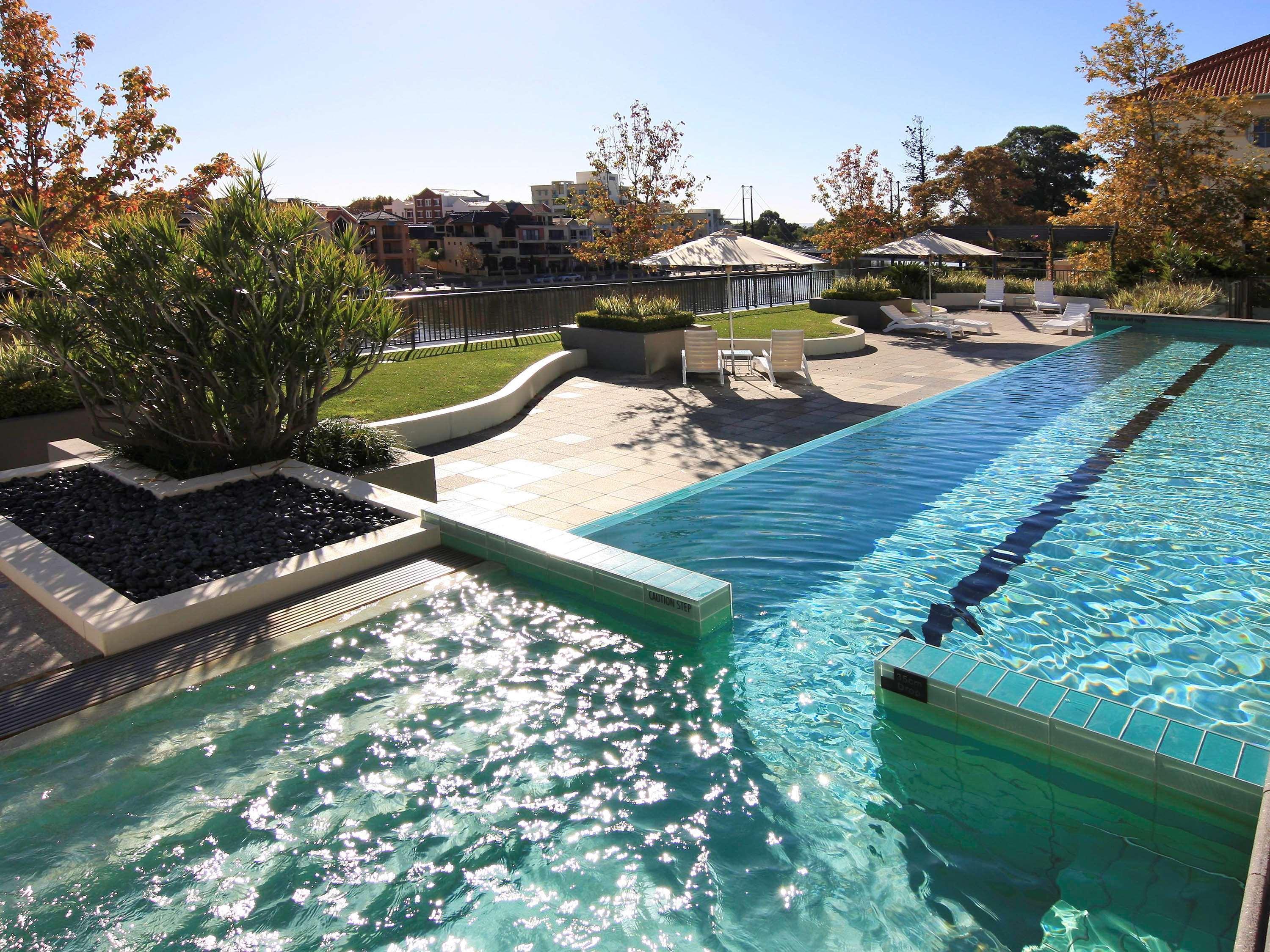 East Perth Suites Hotel Bagian luar foto