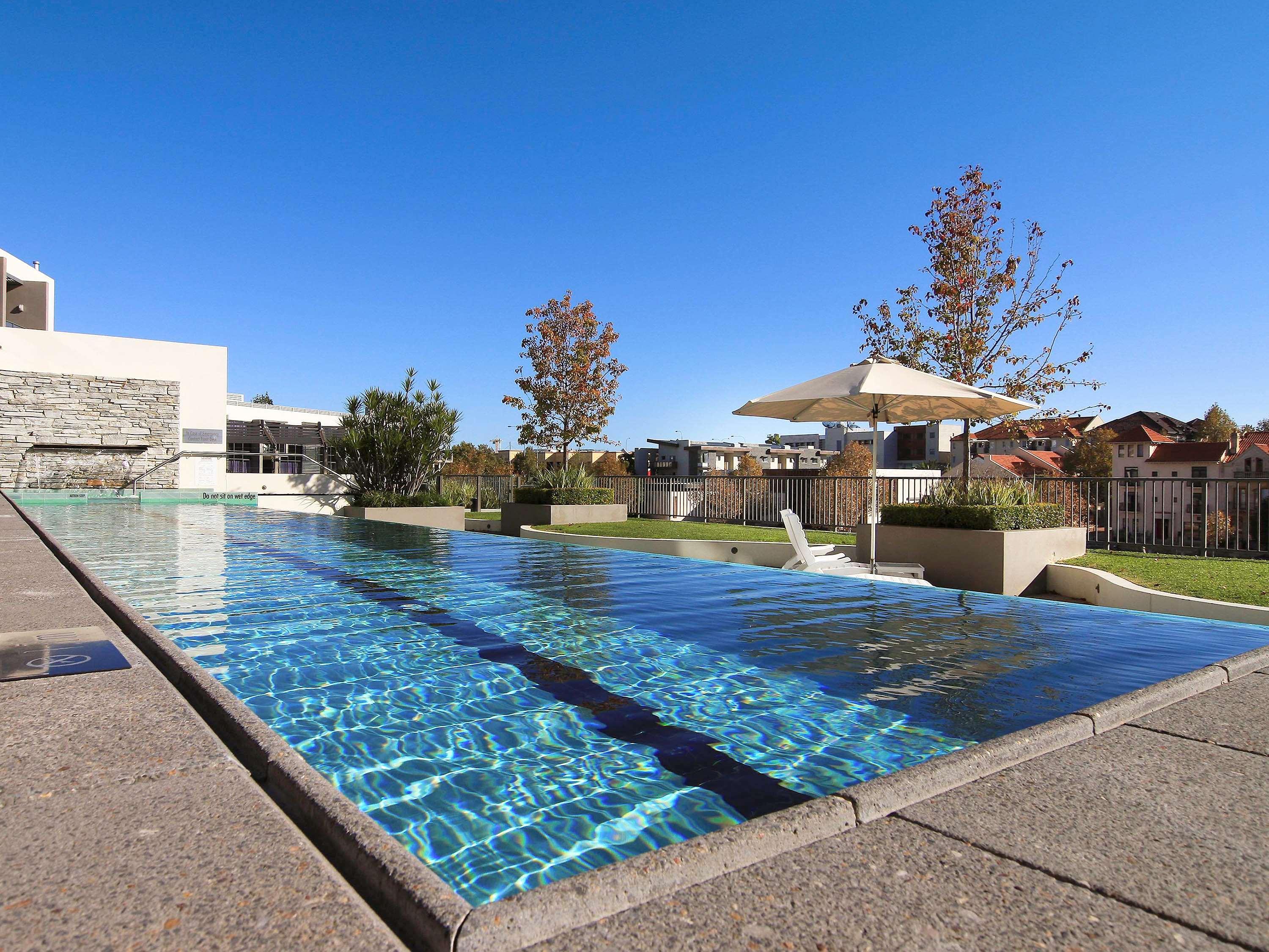 East Perth Suites Hotel Bagian luar foto