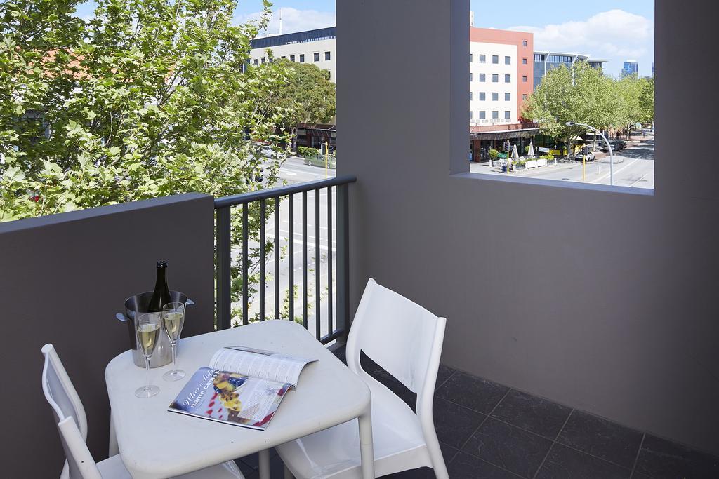 East Perth Suites Hotel Bagian luar foto