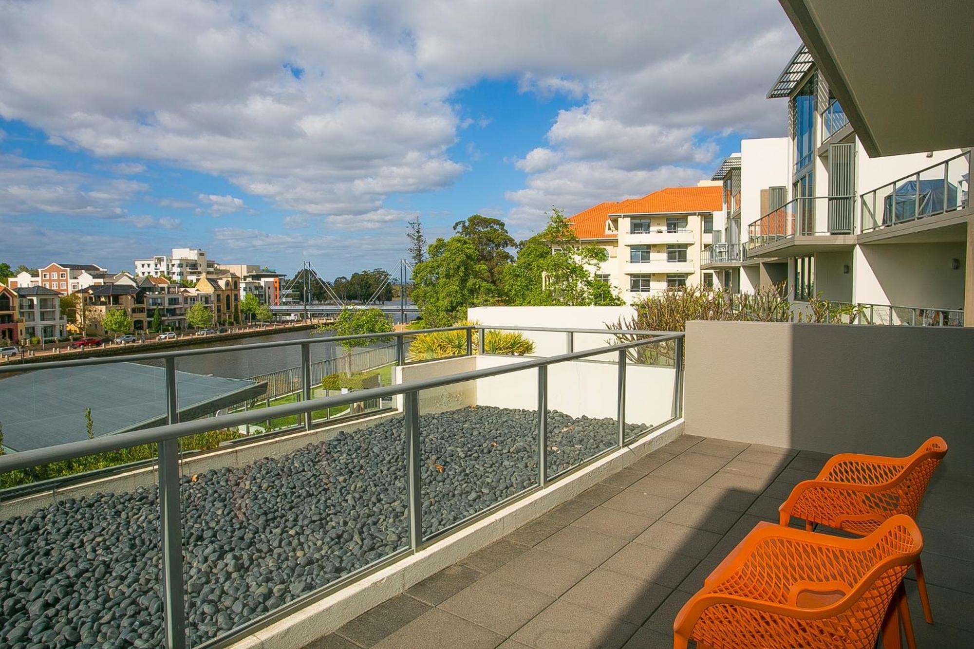 East Perth Suites Hotel Bagian luar foto