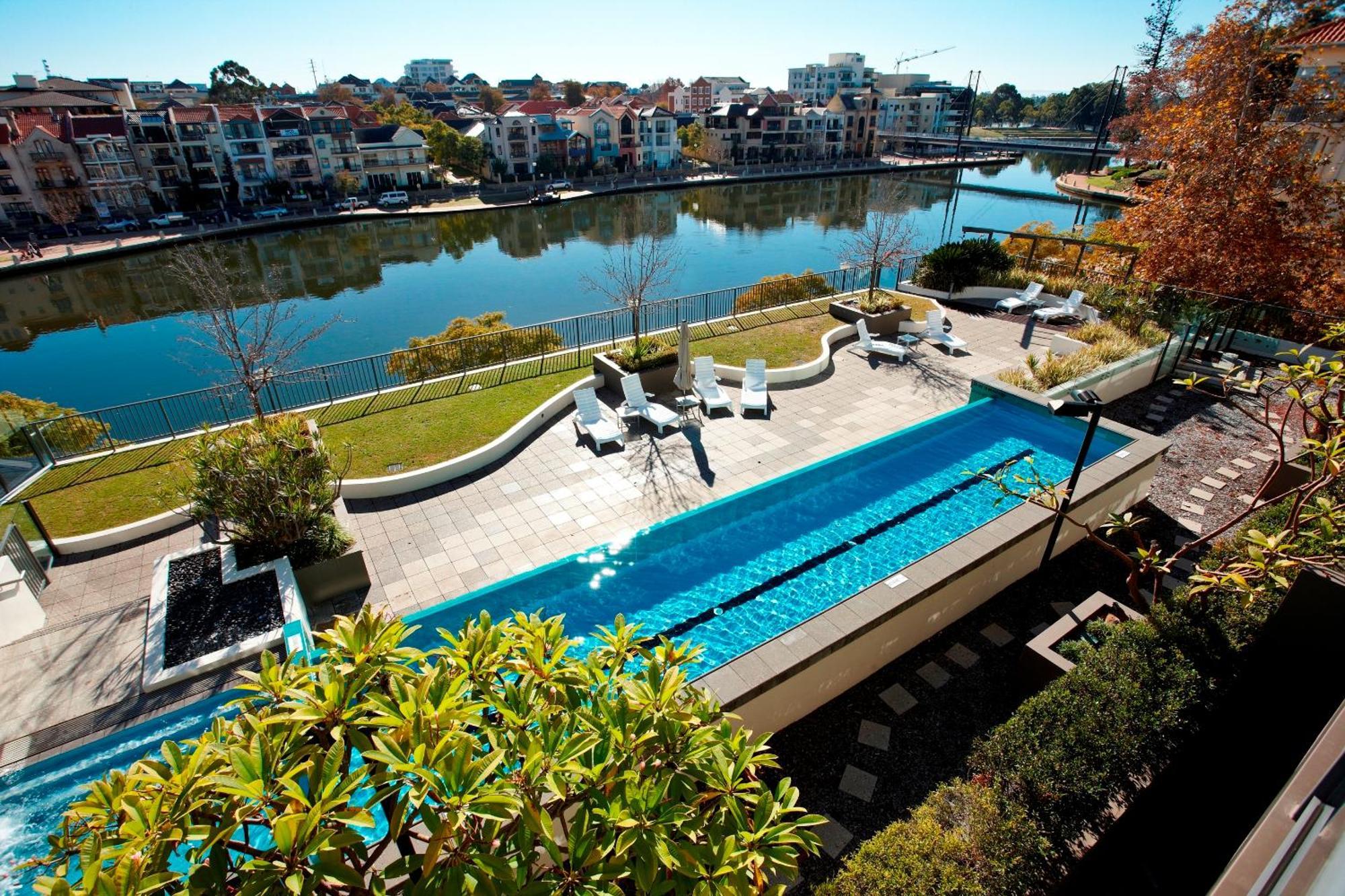 East Perth Suites Hotel Bagian luar foto